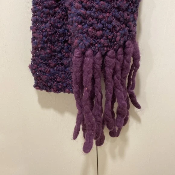 Holt Renfrew Scarf made in Italy - Picture 2 of 3